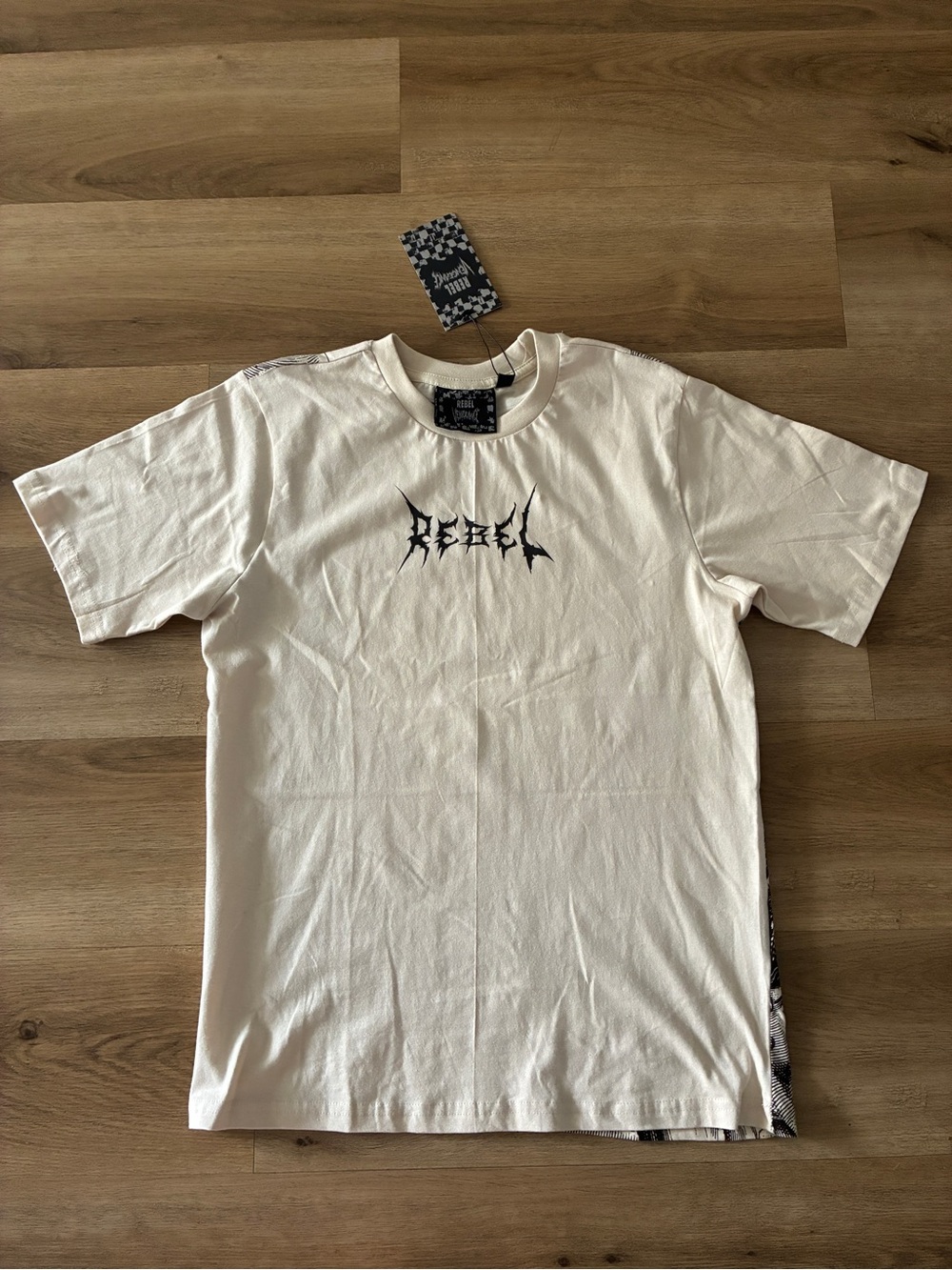 Rebel Vengeance Angel Heaven Graphic Tee Cream Streetwear NWT Size Small